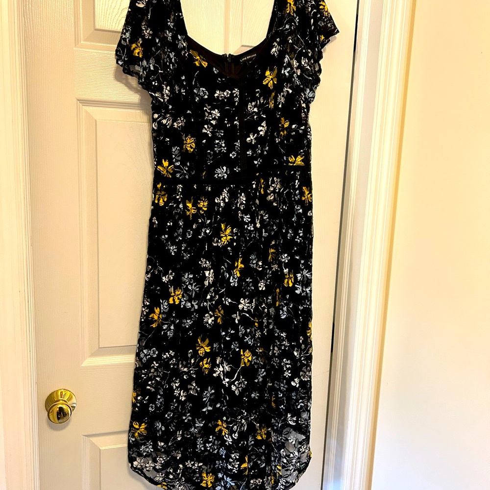 Beautiful lace dress fully lined.